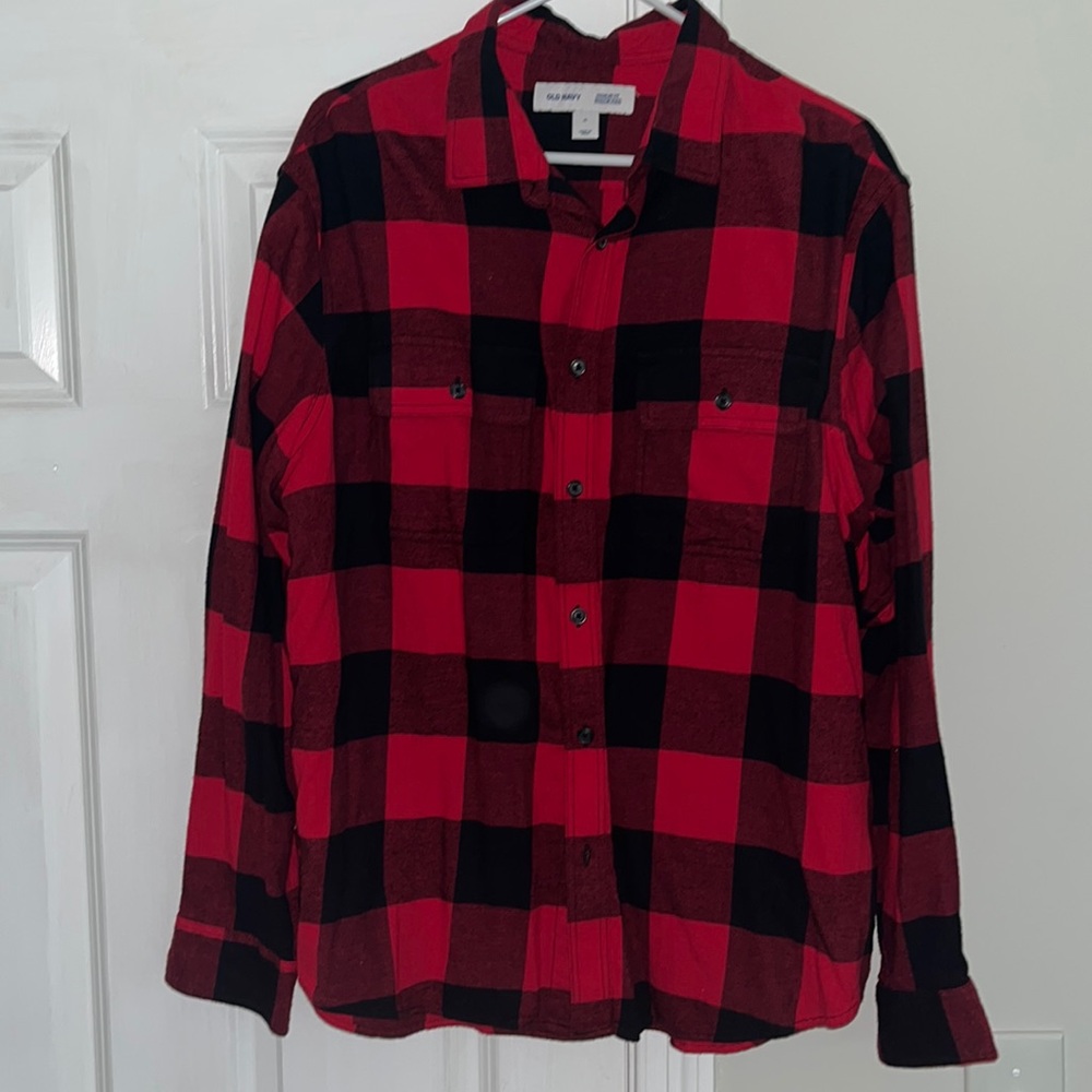 Old Navy red and black plaid button down shirt. Size: large. (NEVER BEEN WORN)